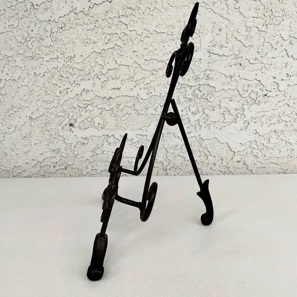 Vintage Cast Iron Fleur-de-Lis Display Easel Stand – Ornate Scroll Design – 11" - Picture 3 of 10